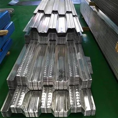 Монтаж металлической кровли может оказаться непростой задачей.